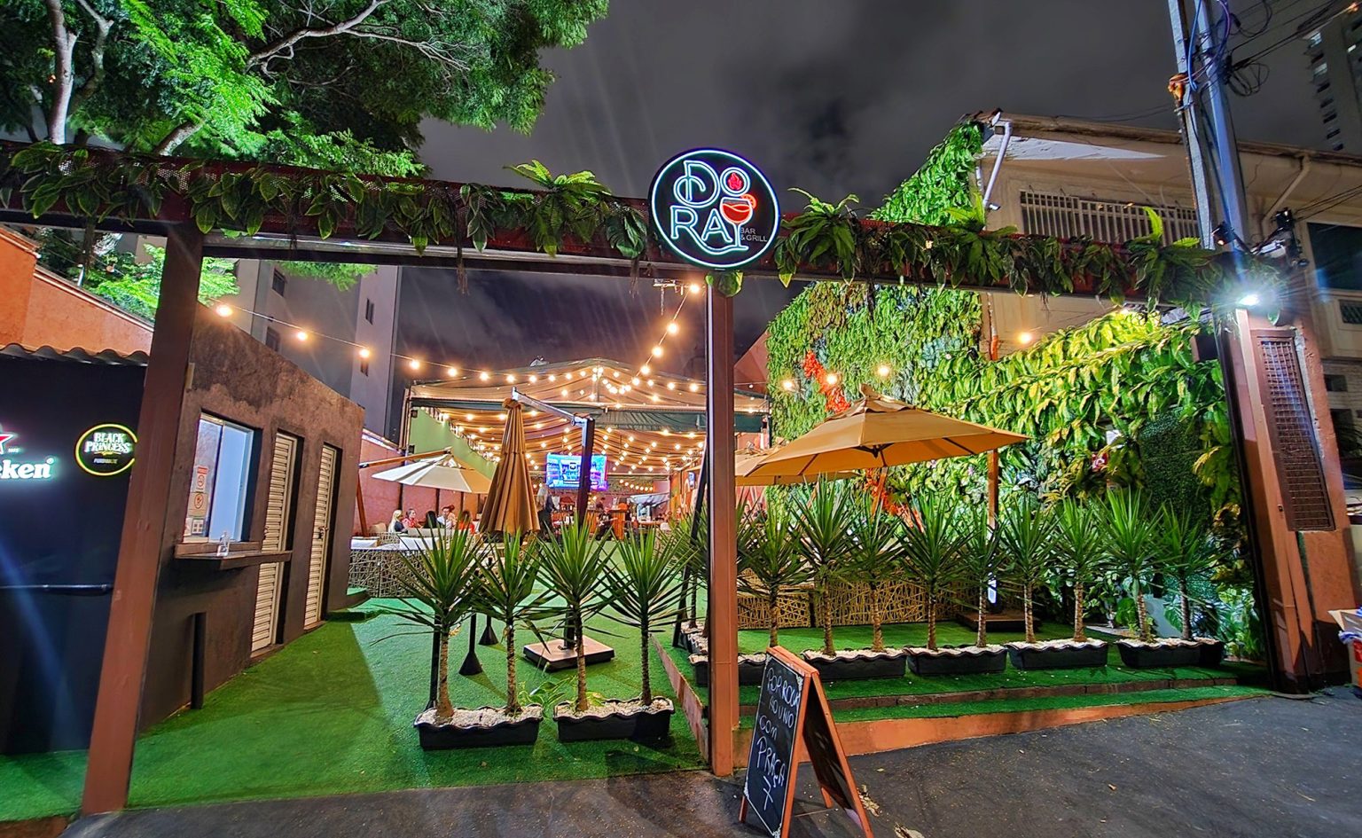 Dora Bar & Grill