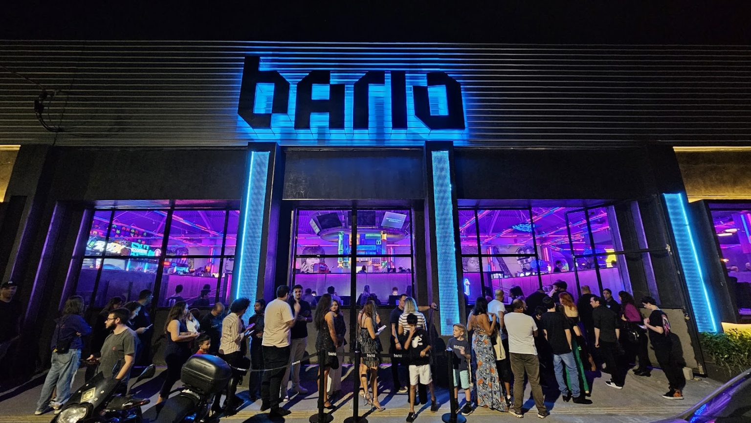 O Bario Tatuapé- Fliperamas, Burgers, drinks autorais e nostalgia em modo turbo com muita diversão