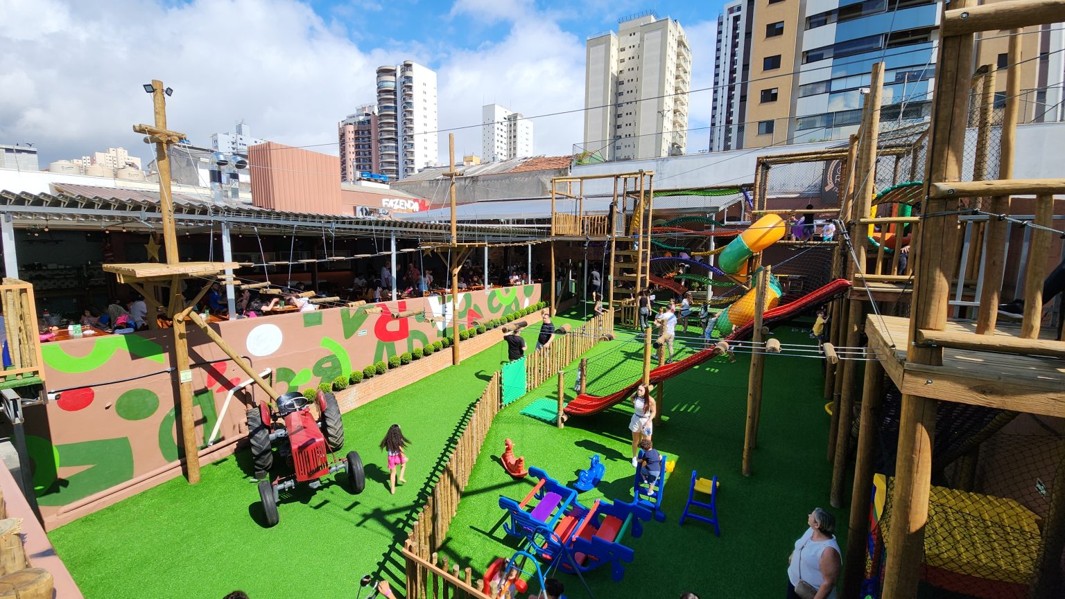 Bares, restaurantes e cafeterias com Espaço kids para você ir com as crianças no Tatuapé