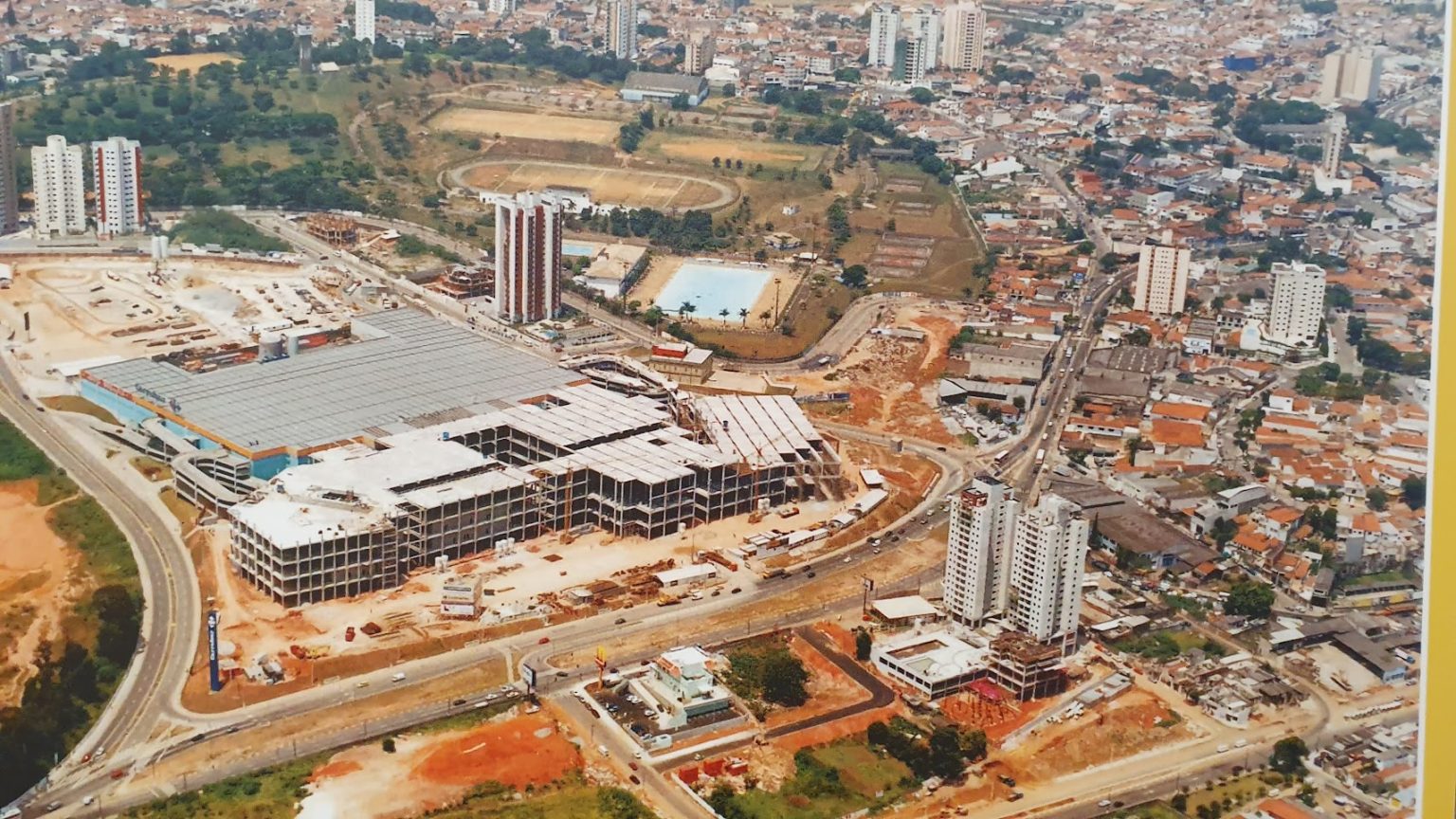Confira algumas imagens da Construção do Shopping Anália Franco a partir de 1998