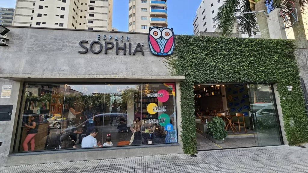 Espaço Sophia: cafeteria, livraria e coworking em um só lugar no Jardim Anália Franco