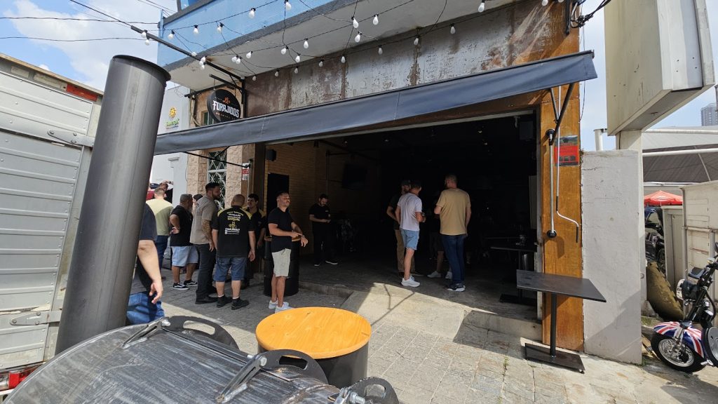 Los Forajidos Brewing chega ao Tatuapé com cervejas artesanais e clima descontraído