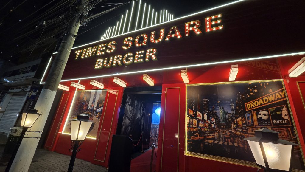 Times Square Burger – Um pedaço de Nova York no Tatuapé. Onde o espetáculo encontra o sabor